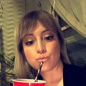 Meet your Posher, Alma